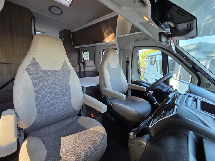 Fahrzeugbild Carado pro A 328 Einzelbetten umbaubar zu Doppelbett #13