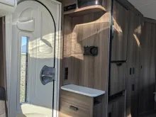Fahrzeugbild Kabe Briljant 470 XL Antischlingerkupplung/ATC/1700kg/Kompressor Kühlschrank #8