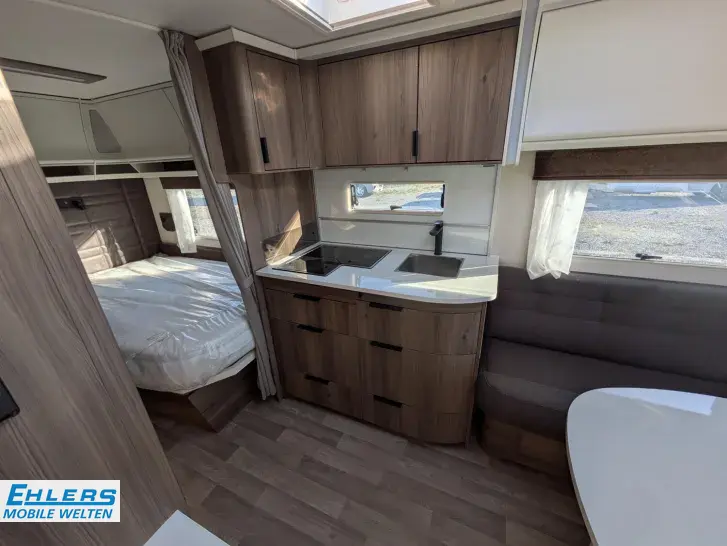 Fahrzeugbild Kabe Briljant 470 XL Antischlingerkupplung/ATC/1700kg/Kompressor Kühlschrank #9