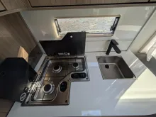 Fahrzeugbild Kabe Briljant 470 XL Antischlingerkupplung/ATC/1700kg/Kompressor Kühlschrank #11