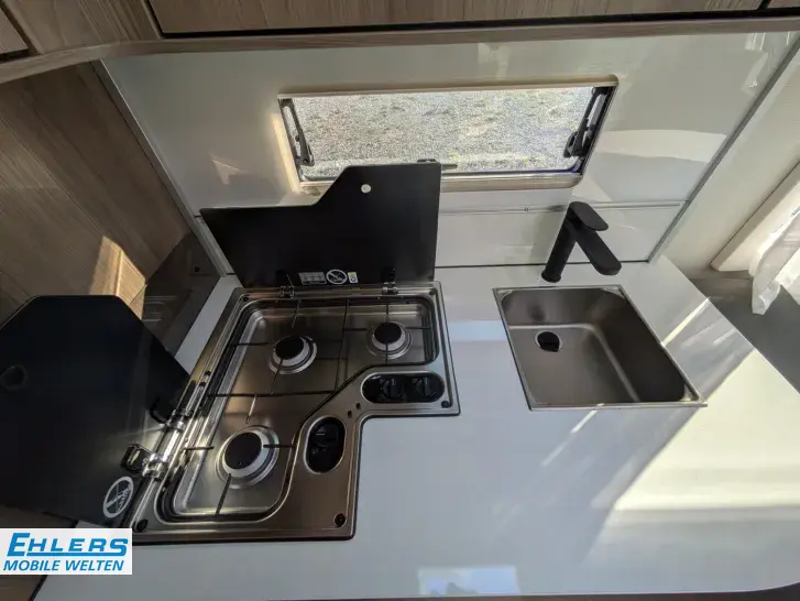 Fahrzeugbild Kabe Briljant 470 XL Antischlingerkupplung/ATC/1700kg/Kompressor Kühlschrank #11