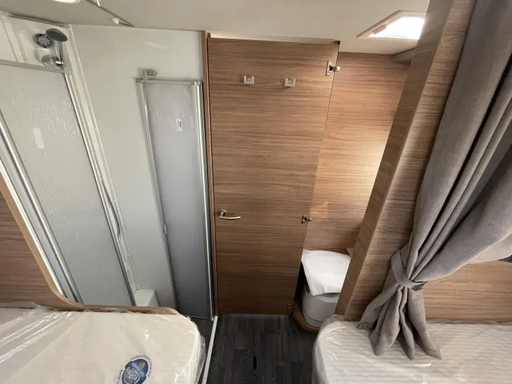 Fahrzeugbild Weinsberg CaraSuite EDITION SPICY 700 MEG Mit Hubbett #10
