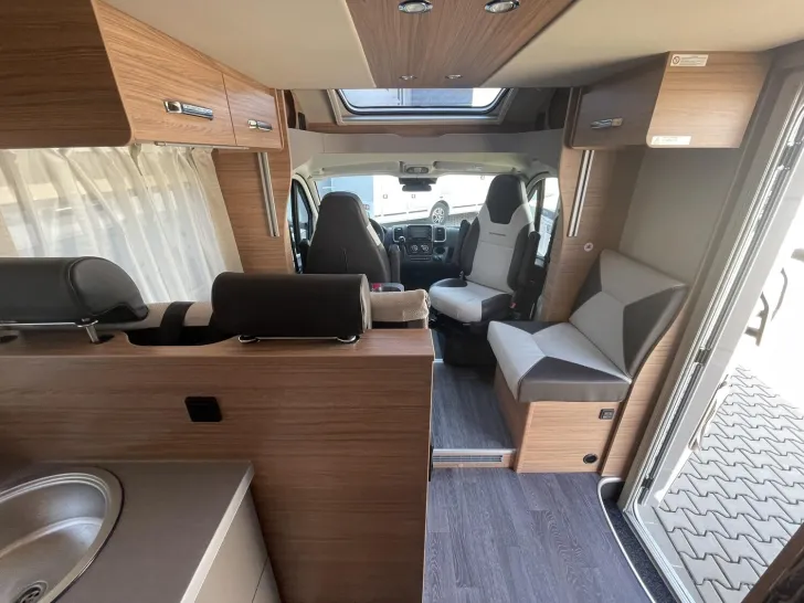 Fahrzeugbild Weinsberg CaraSuite EDITION SPICY 700 MEG Mit Hubbett #12