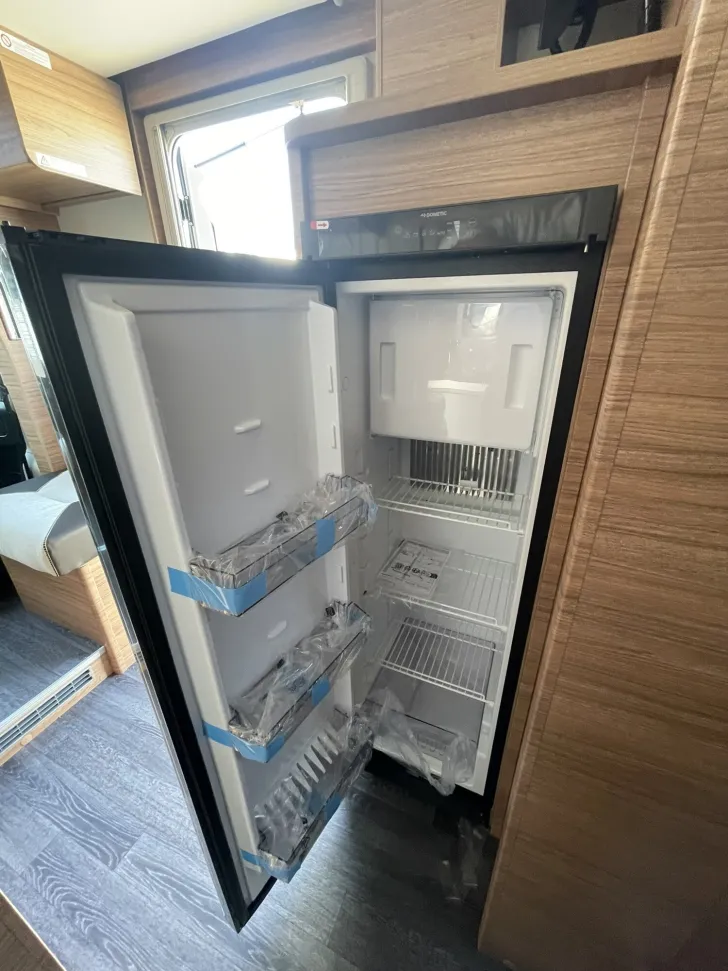 Fahrzeugbild Weinsberg CaraSuite EDITION SPICY 700 MEG Mit Hubbett #13