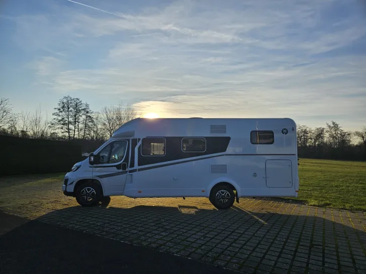 Fahrzeugbild Sunlight Adventure T 67 AT/Markise/Hubbett #1