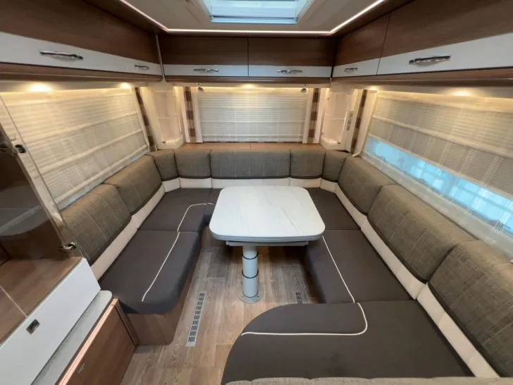 Fahrzeugbild Dethleffs Grand ALPA 7820 Aut/Einzelbetten/Rundsitzgruppe/ #8