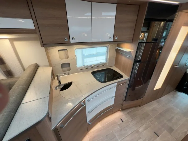 Fahrzeugbild Dethleffs Grand ALPA 7820 Aut/Einzelbetten/Rundsitzgruppe/ #14