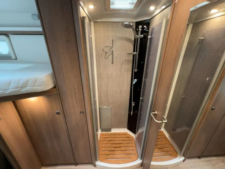 Fahrzeugbild Dethleffs Grand ALPA 7820 Aut/Einzelbetten/Rundsitzgruppe/ #17