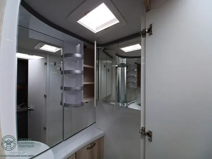 Fahrzeugbild Hobby De Luxe 495 UL *Perfekter Reisewagen* #16