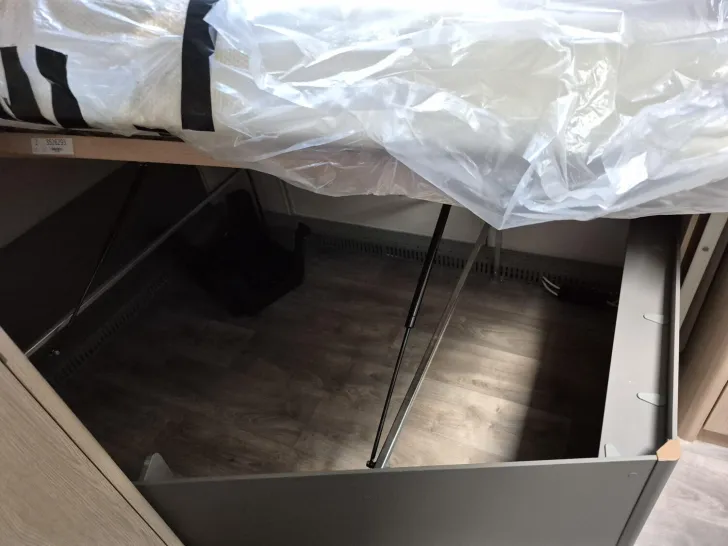 Fahrzeugbild LMC Videro 580 K /2.000kg/Etagenbett #23