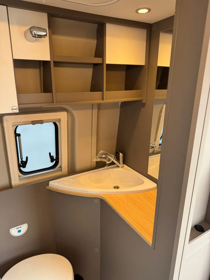 Fahrzeugbild LMC Innovan 640 Fiat Automatik/Aufstelldach/Navi #22