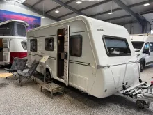 Fahrzeugbild Hymer Eriba Eriba Novaline 442 /Moving/Combi4/1.500kg #1