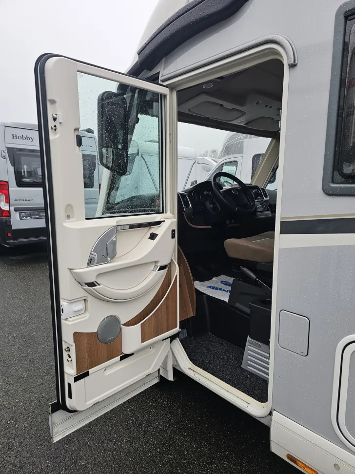 Fahrzeugbild Carthago C1-tourer I 143 /SAT/TV/MARKISE/LUFTFEDERUNG #10
