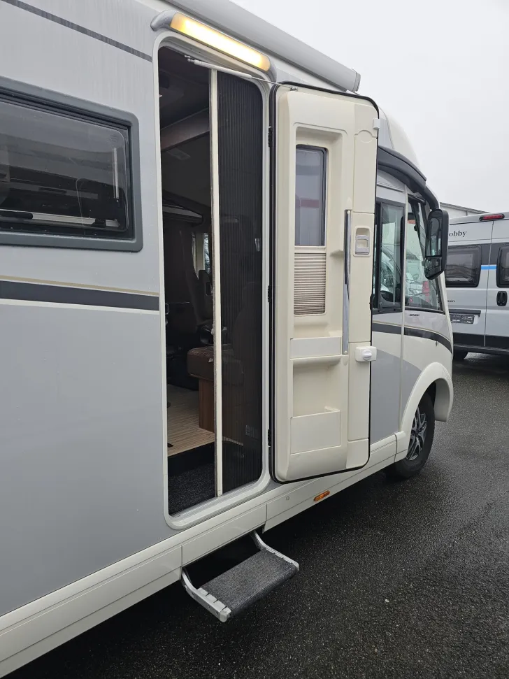 Fahrzeugbild Carthago C1-tourer I 143 /SAT/TV/MARKISE/LUFTFEDERUNG #13