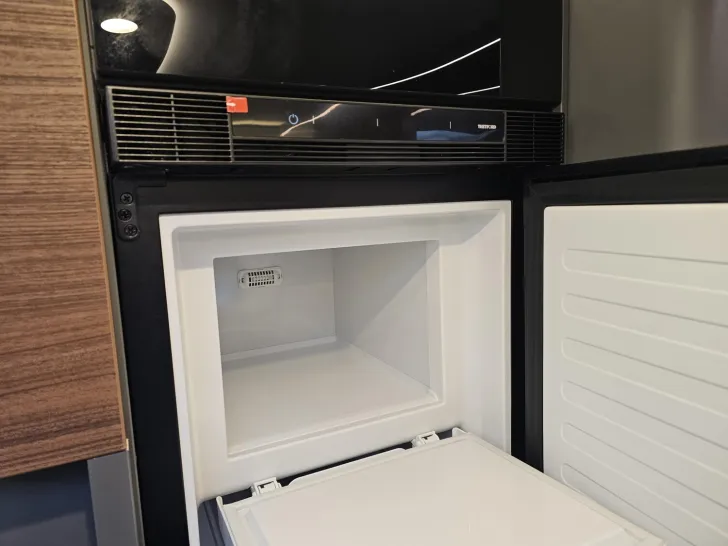 Fahrzeugbild Hymer B-Klasse MC T 680 /GFK/Lithium/Inverter/32"TV #29