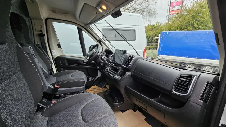 Fahrzeugbild Carado pro CV 541 / Automatik/Schlafdach/Hecksitzgr #6