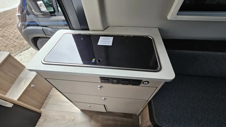 Fahrzeugbild Carado pro CV 541 / Automatik/Schlafdach/Hecksitzgr #19