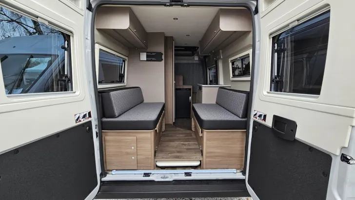 Fahrzeugbild Carado pro CV 541 / Automatik/Schlafdach/Hecksitzgr #21