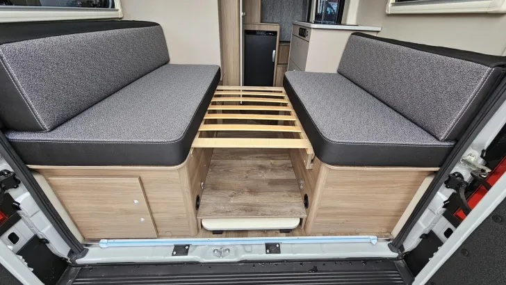 Fahrzeugbild Carado pro CV 541 / Automatik/Schlafdach/Hecksitzgr #22