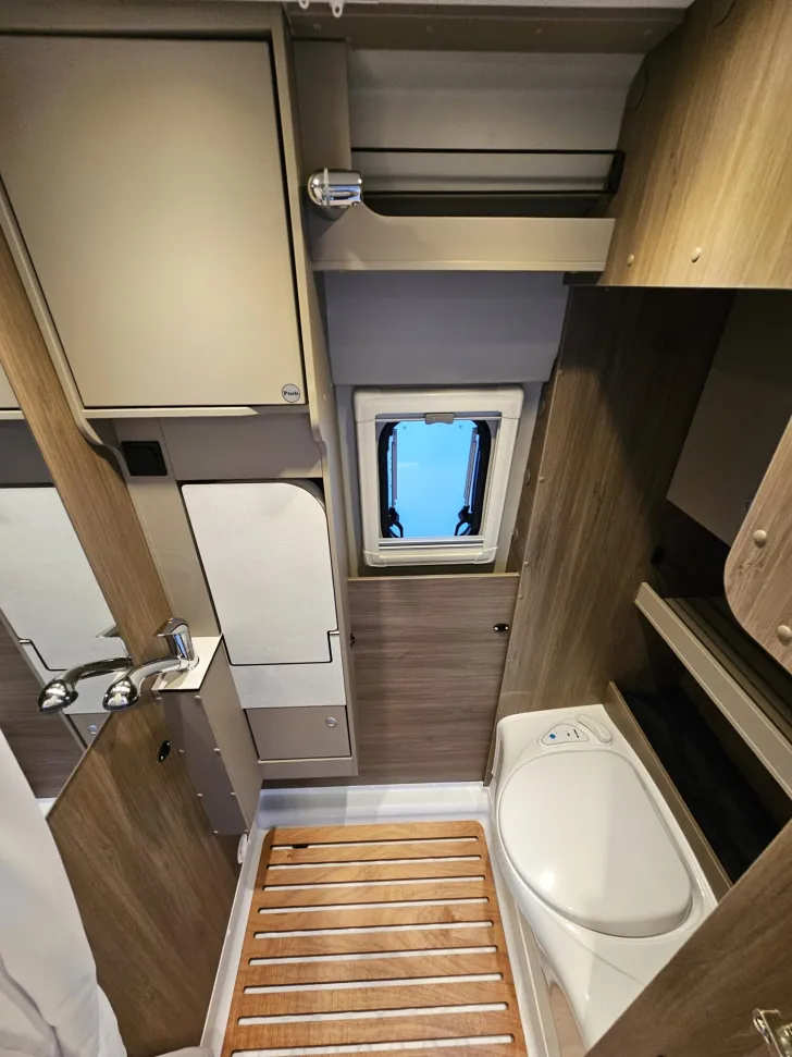 Fahrzeugbild Carado pro CV 541 Automatik/Markise/2-Sitzer/Schlafdach #28