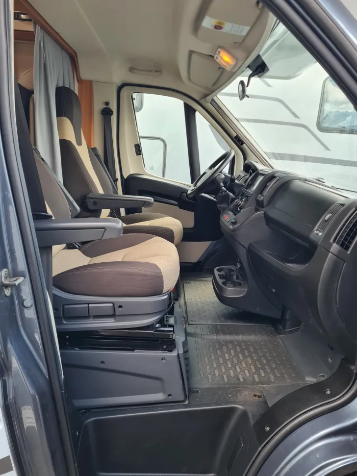 Fahrzeugbild Weinsberg CaraHome 700 DG /Markise/Fahrradträger/SAT #6