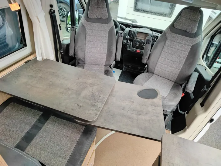 Fahrzeugbild Pössl 2Win Vario 600 5.Sitzplätze/Navi/RFK/AHK/Hubbett #14