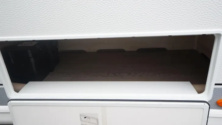 Fahrzeugbild Hobby De Luxe 460 SL / Einzelbetten, Auflastung #9
