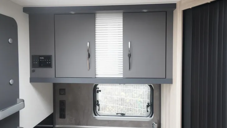 Fahrzeugbild Hobby De Luxe 460 SL / Einzelbetten, Auflastung #16