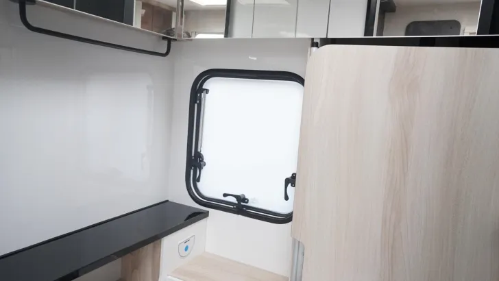 Fahrzeugbild Hobby De Luxe 460 SL / Einzelbetten, Auflastung #25