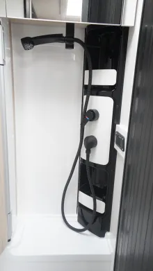 Fahrzeugbild Hobby De Luxe 460 SL / Einzelbetten, Auflastung #26