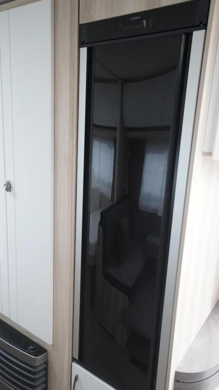 Fahrzeugbild Hobby De Luxe 460 SL / Einzelbetten, Auflastung #33