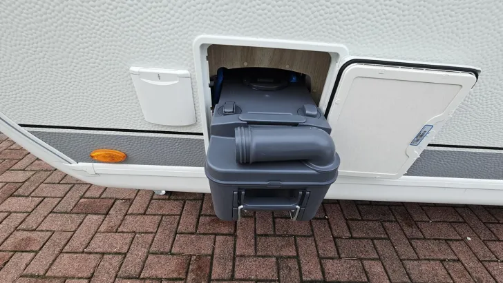 Fahrzeugbild Hobby De Luxe 545 KMF / 3er Kinderbett #8