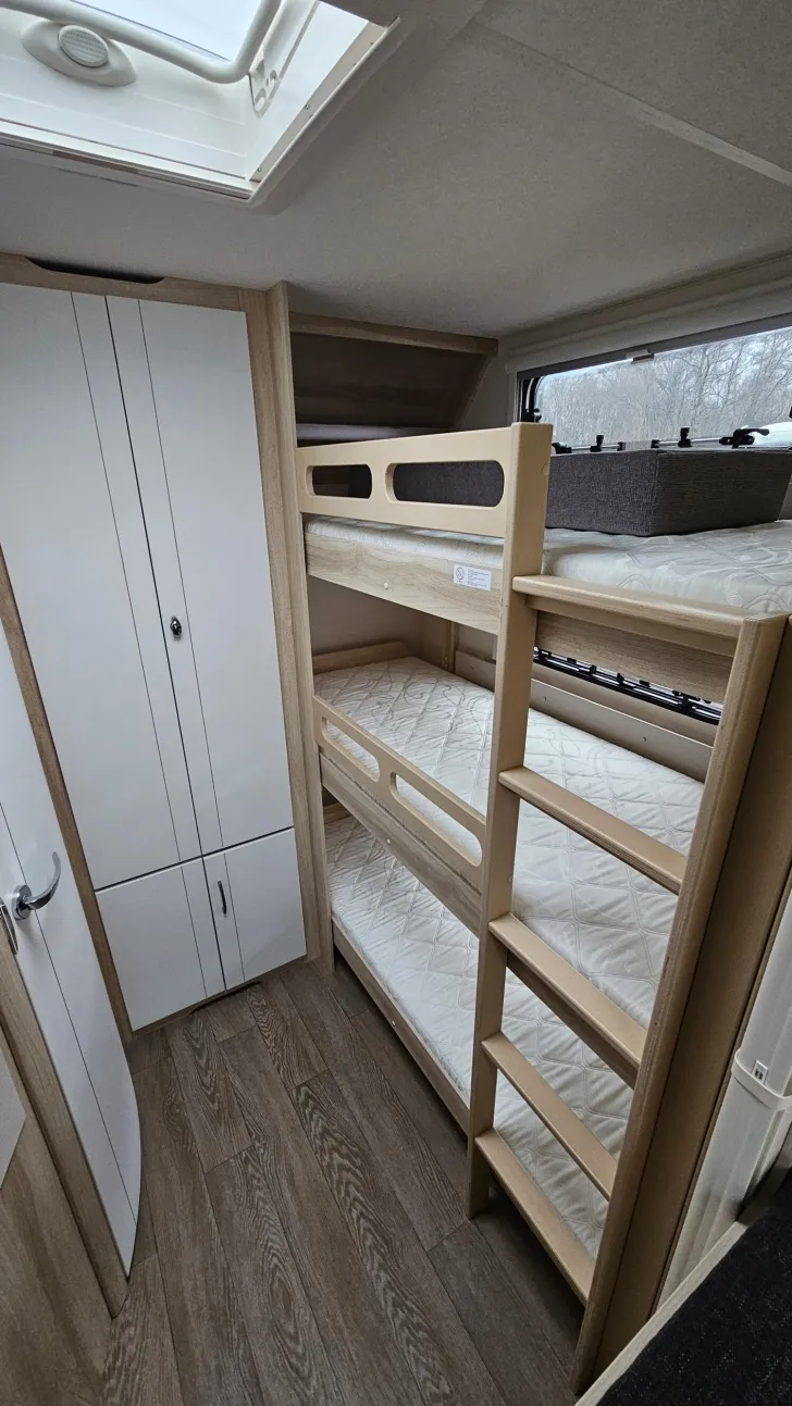 Fahrzeugbild Hobby De Luxe 545 KMF / 3er Kinderbett #25