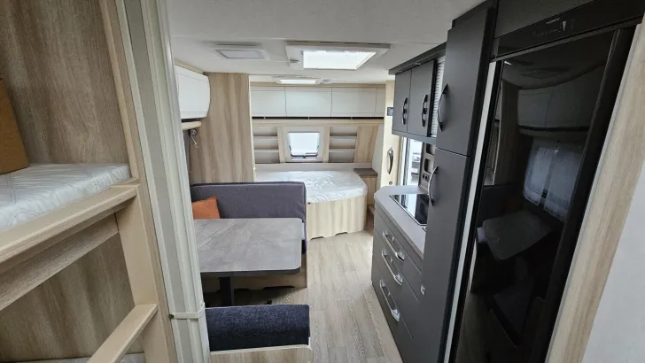 Fahrzeugbild Hobby De Luxe 545 KMF / 3er Kinderbett #28