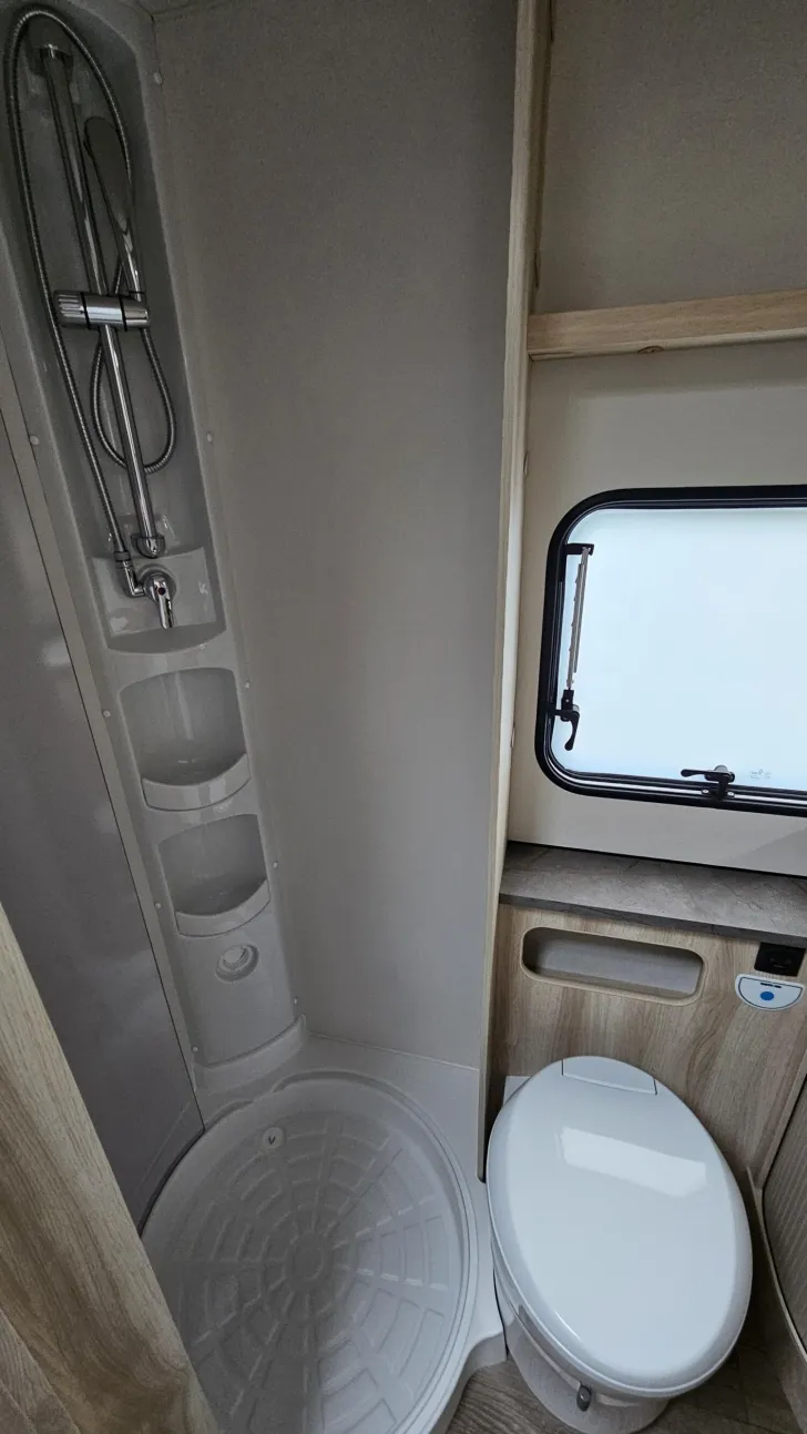Fahrzeugbild Hobby De Luxe 545 KMF / 3er Kinderbett #30