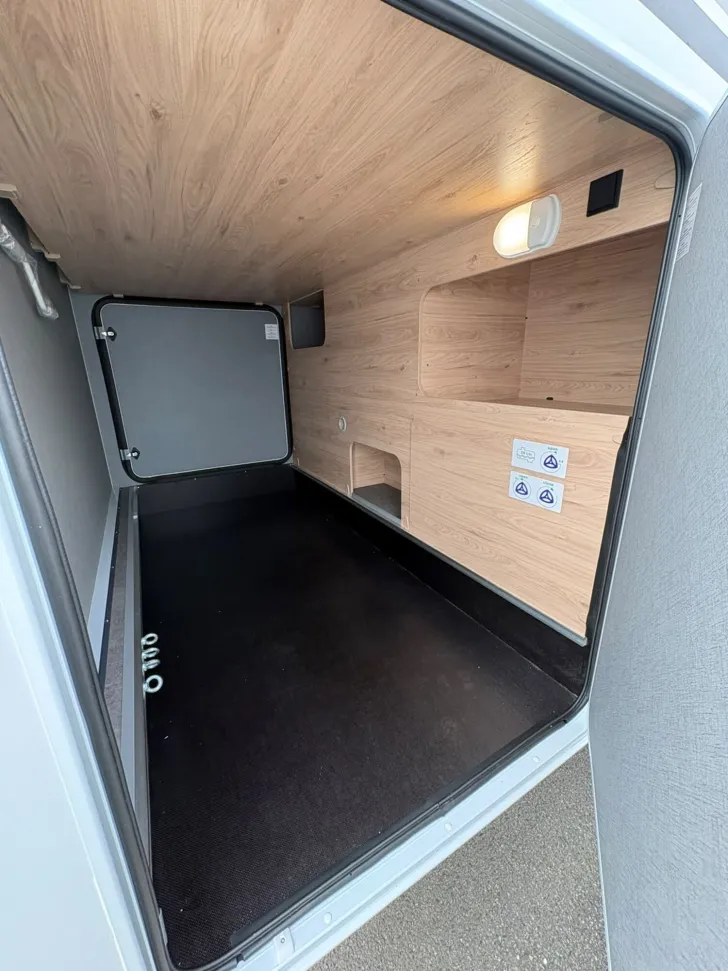 Fahrzeugbild Dethleffs Just Camp T 7052 EBL /Automatik/Hubbett/Markise #6