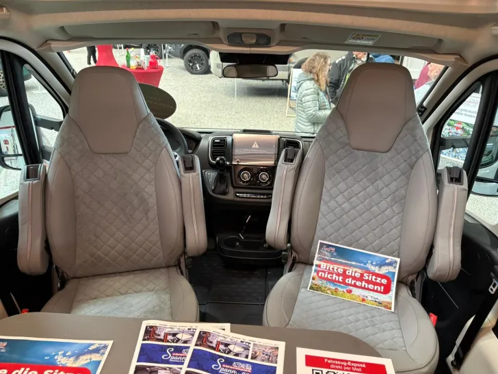 Fahrzeugbild LMC Cruiser 740 EL /LEDERAUSSTATTUNG RÜHL #12