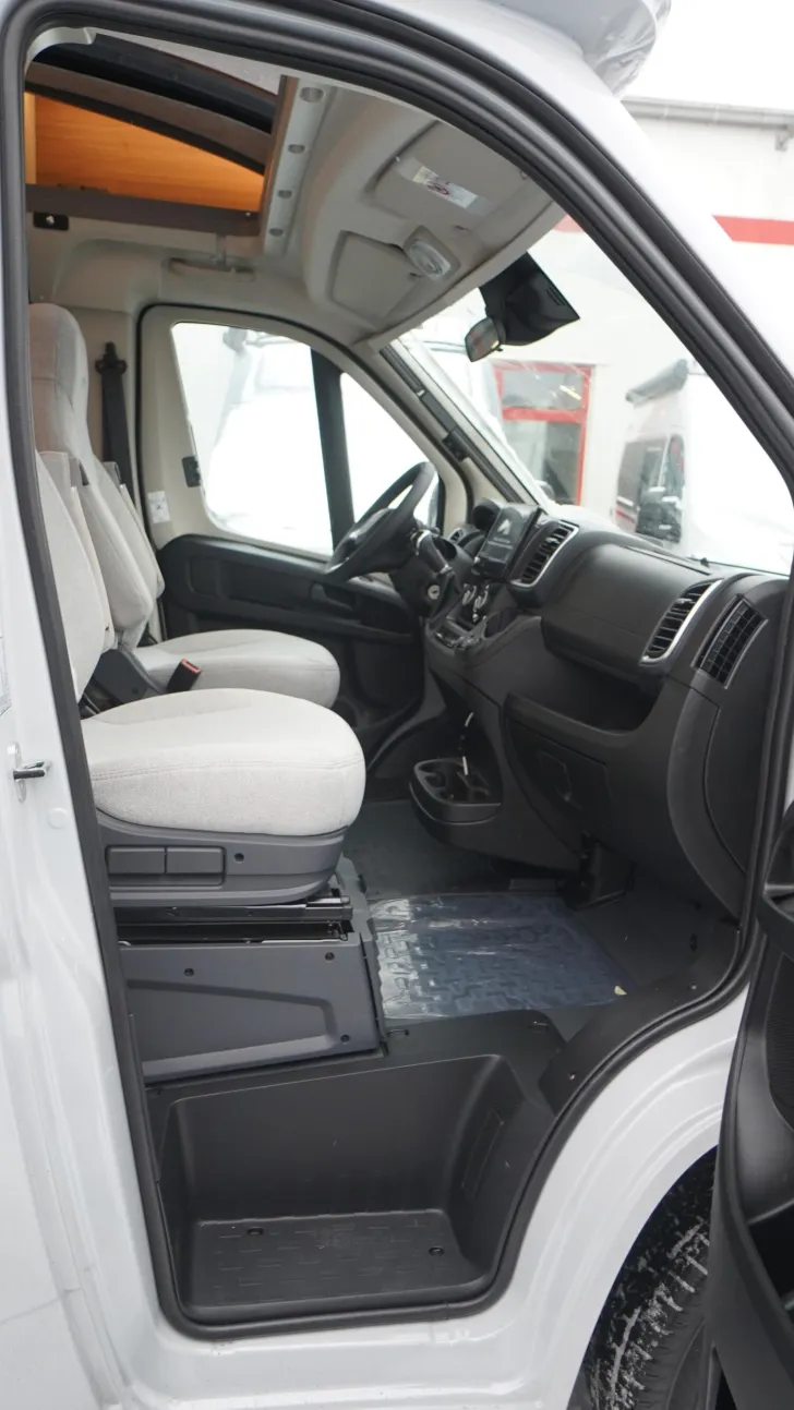 Fahrzeugbild LMC Cruiser 740 EL /LEDERAUSSTATTUNG RÜHL #16