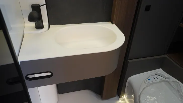 Fahrzeugbild LMC Cruiser 740 EL /LEDERAUSSTATTUNG RÜHL #42