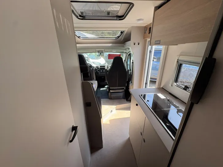 Fahrzeugbild LMC Tracer V 670 /Tracer+Chassis-Pkt/Schlafdach #9