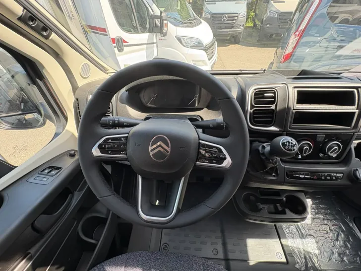 Fahrzeugbild LMC Tracer V 670 /Tracer+Chassis-Pkt/Schlafdach #11