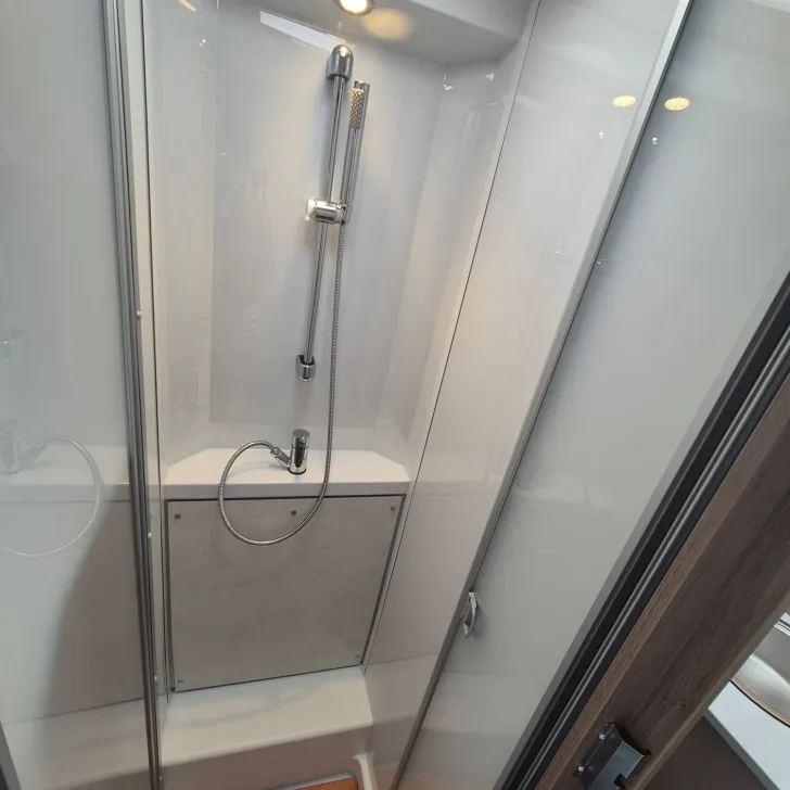 Fahrzeugbild Carado T 447 /Hubbett #11