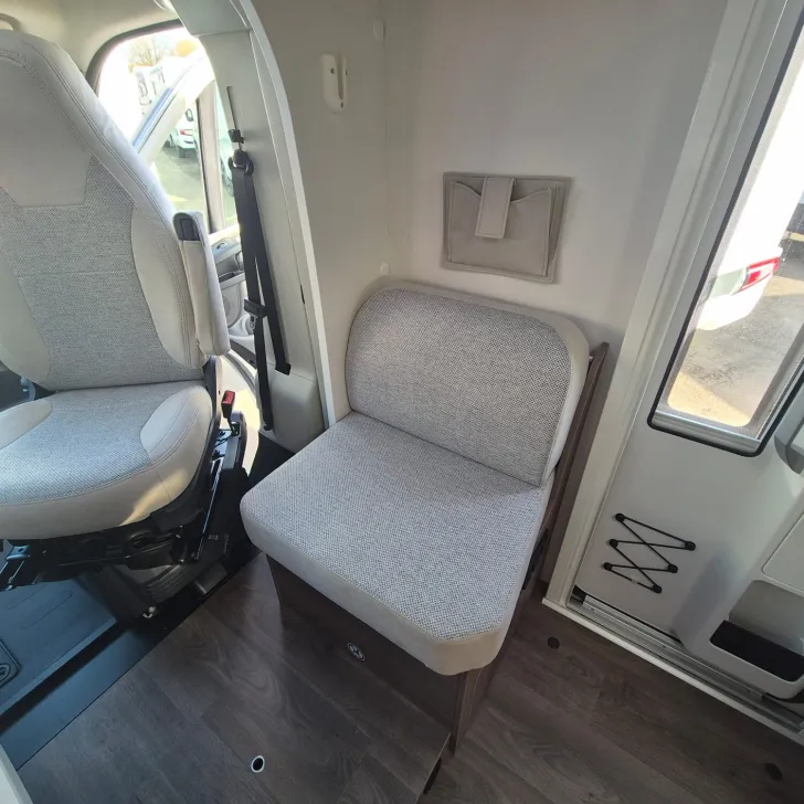 Fahrzeugbild Carado T 447 /Hubbett #19