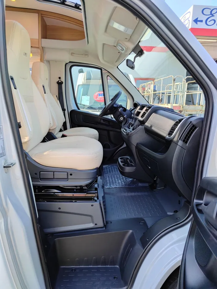Fahrzeugbild LMC Cruiser 70 V 643 G #9