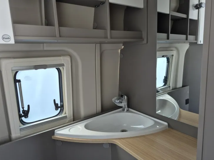 Fahrzeugbild LMC Innovan 640 /Schlafdach #30