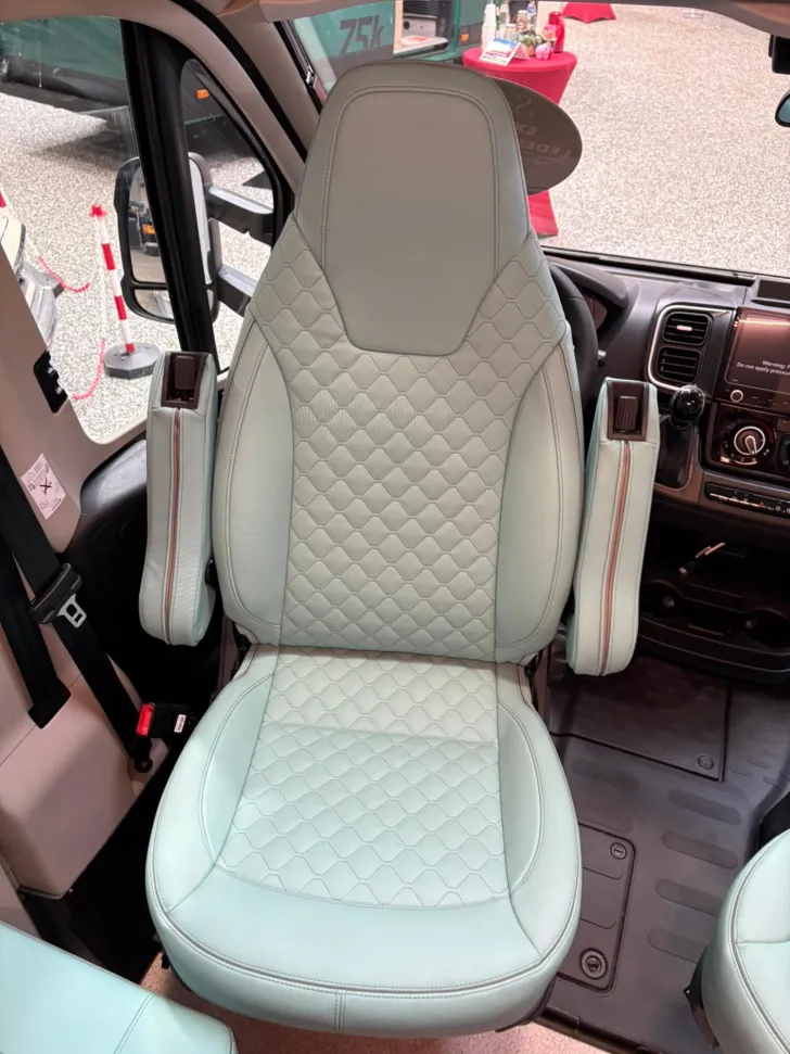 Fahrzeugbild LMC Cruiser 750 EF /LEDERAUSSTATTUNG RÜHL #14