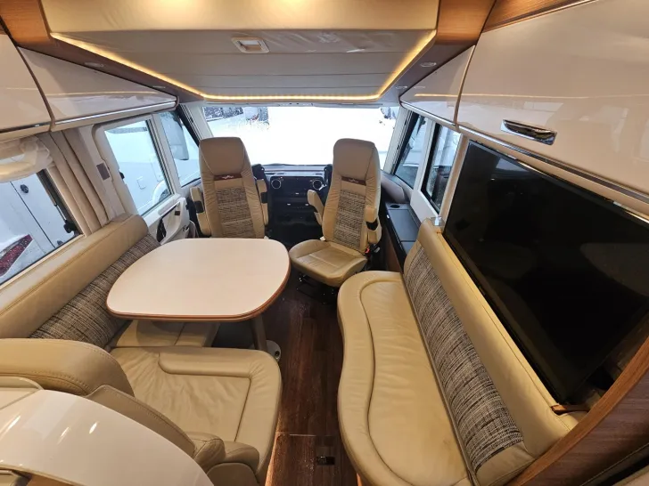 Fahrzeugbild Carthago chic c-line I 6.2 XL QB Silverline /Hubbett/ALDE #17