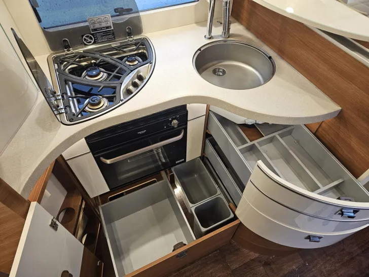 Fahrzeugbild Carthago chic c-line I 6.2 XL QB Silverline /Hubbett/ALDE #30