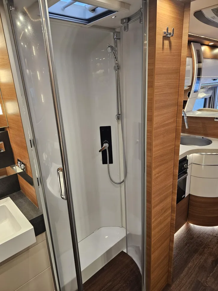 Fahrzeugbild Carthago chic c-line I 6.2 XL QB Silverline /Hubbett/ALDE #36