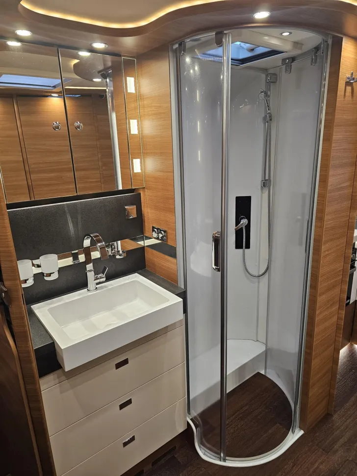 Fahrzeugbild Carthago chic c-line I 6.2 XL QB Silverline /Hubbett/ALDE #37